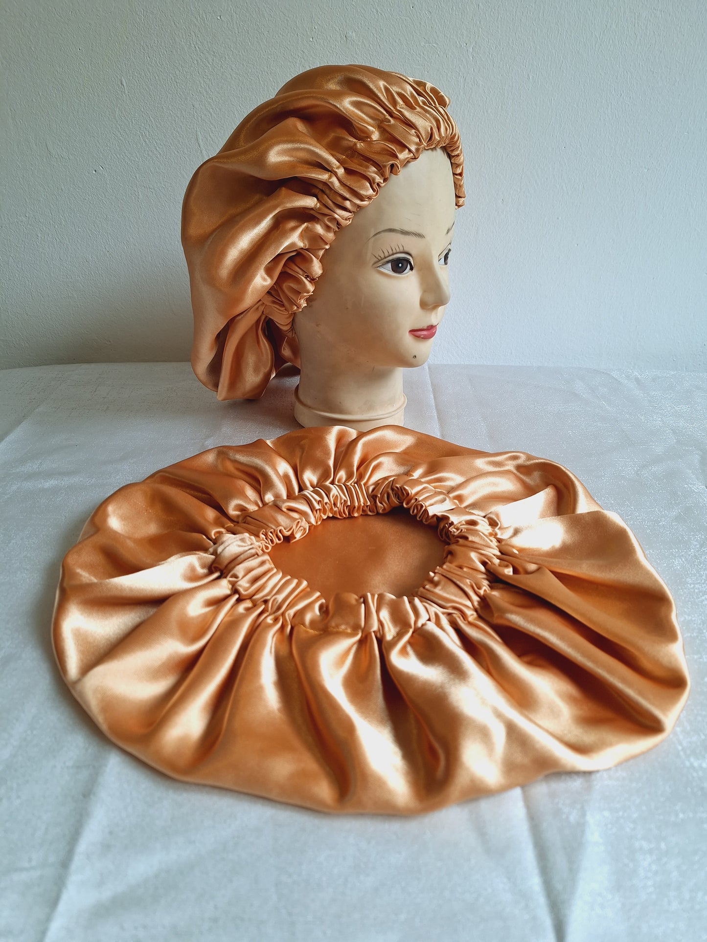 Bonnet en satin